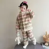Pijama de forro polar coral para niños, engrosado para otoño e invierno, estilo nuevo, conjunto de franela para niñas y bebés, ropa de estar con cuello alto para niñas