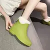 Botas de chuva de moda transfronteiriças Femininas estilo coreano vestuário outdoor versátil sapatos de borracha impermeáveis dia chuvoso sapatos d'água antiderrapantes sapatos impermeáveis quentes para exterior
