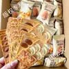 Galletas de nuez, Hojuelas de coco y almendra, Galletas crujientes, Pastel de queso empaquetado individualmente, Snacks casuales populares