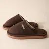 Pantuflas de algodón para mujer, primavera, otoño e invierno, pantuflas mullidas de interior para uso en casa, antideslizantes, cálidas y adecuadas para parejas; al por mayor disponible para hombres