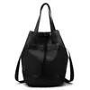 Bolso de Mano de Gran Capacidad para Viajes de Ocio al Aire Libre para Mujer Bolso de Hombro Simple con Pliegues Distintivos Bolso Cruzado tipo Cubo de Tela Oxford