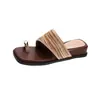 Sandálias Tecidas para Mulheres, Novidade Chinelos Planos para Férias, Calçados de Verão para Uso Externo Feminino 2026 Sapatos de Praia Boêmios