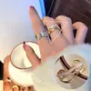 Anillo Dulce de Corazón Hueco para Mujer, Simple y Elegante, Anillo Abierto Único y Moderno, Anillo para Dedo Índice Estilo Ins Celebridad de Internet