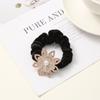 25 Estilos de Gomas para el Cabello de Terciopelo con Pedrería, Cuerdas para el Cabello de Flores, Bandas Elásticas, Accesorios para el Cabello de Adultos, Moda para Mamás, Accesorios que Reducen la Edad, Accesorios para el Cabello al por Mayor