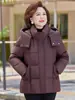 Jaqueta de Penas de Ganso Branco para Mãe de Meia-Idade e Idosa Feminina Marca de Luxo Inverno Novo Acolchoada Tamanho Grande Curta Estilosa Roupa Exterior