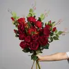 Rosa de terciopelo de tres cabezas, flores artificiales estilo INS, fabricante de decoraciones de alta gama para sala de estar, mesa de comedor, boda, flores artificiales al por mayor