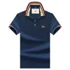 Camisa Polo masculina de manga curta estilo luxo com gola listrada em cor contrastante e bordado de pônei, adequada para o trajeto diário e para usar em ocasiões de negócios casuais.