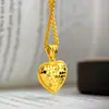 Collar con colgante de corazón con escamas de dragón y grietas de hielo de doble cara en oro de arena vietnamita, una cadena para la clavícula moderna y que conserva el color para mujer