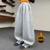 Pantalones de Chándal para Niña Otoño/Invierno 2026 Nuevos Casual Estilo Coreano Niña Mediano/Grande Niño Aterciopelado Espesado de Cuatro Botones Pantalones de Chándal Modernos