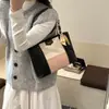 Bolsa Feminina Estilo Novo 2026, Color Block Estiloso, Retrô, Simples e Elegante, Adequada para o Trabalho e Uso Casual, Grande Capacidade, Bolsa de Ombro e Mão