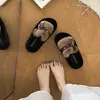 Sandalias de vestir sin cordones, color block, a la moda, peludas para mujer, nueva colección otoño/invierno 2026, casuales, que realzan la altura, antideslizantes, cómodas y elegantes.