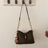 Bolso de mano de diseño nicho estilo coreano transfronterizo para mujer, moderno, simple, color liso, texturizado, elegante, bandolera y de hombro vintage