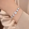 Pulsera de flor geométrica redonda de circón extraíble, un diseño único y elegante, una pieza de joyería personalizada y lujosa para mujer