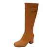Botas de Metal Quadradas Quentes de Venda Estilo Coreano Botas Longas Femininas Verão Salto Grosso Emagrecedor Tubo Reto Botas de Cowboy Ocidentais Estilo Feminino