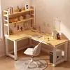 Escritorio de esquina con estantería integrada, escritorio para computadora de escritorio, escritorio para juegos, diseño en color crema, panel perforado, adecuado para uso doméstico y para estudiar
