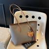 Bolso de mano retro de gran capacidad para mujer, bolso de hombro combinable, bolso de viaje sencillo, nueva moda primavera-verano 2025