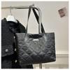 Bolso de mano portátil de algodón con clip ligero e hilo bordado informal de gran capacidad con rombos para mujer, otoño e invierno, 2024