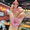 Chaveiro de Carro Donut Brilhante Feito à Mão com Strass, Argila Dupla Face Cravejada de Strass Sobremesa Realista Pingente Criativo para Bolsa