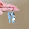 Brincos de Franja de Concha com Pétalas Azuis para Mulheres Estilo Férias na Praia Brincos de Tarraxa Super Bonitos Únicos Lindo Brincos Pendentes Ornamentos de Orelha