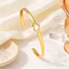 Pulsera Hueca de Corazón de Amor Abrible Sencilla de Acero Inoxidable Brazalete en Forma de C Nicho Versátil No se Desvanece Joyería de Mano para el Trayecto Diario