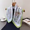 Lenço Quadrado de Seda Falsa Estampado Estilo Equestre de Luxo Leve Lenço de Pescoço com Toque de Alto Padrão Lenço Quadrado Pequeno para Amarrar Lenço de Cabeça Lenço de Seda Lenço