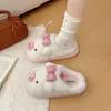 Chinelos de pelúcia de alta qualidade e estilo, em formato de porco com gravata borboleta, para mulheres, nova coleção outono/inverno 2026, quentes e confortáveis para usar em casa, design de calçar fácil