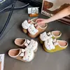 Zapatillas de moda y cómodas de suela gruesa para otoño e invierno 2026, nuevas y versátiles de gama alta, slip-on de punta cerrada para que las mujeres las usen en exteriores
