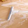 Herramienta de limpieza de ventanas cuatro en uno con longitud extendida, doble cara para limpiar y raspar, incluye botella rociadora, adecuada para limpiar espejos, ventanas de automóviles y para lavar autos