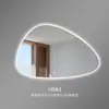 Espejo de baño de alta gama, sin marco, de forma única, con detalles de piedra, iluminación LED inteligente, espejo de tocador de pared para el baño, espejo inteligente