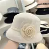 Nuevo Sombrero de Fieltro de Lana Australiana de Lujo Ligero Estilo Francés para Mujer, Otoño e Invierno Estilo Hepburn de Lino Floral Tridimensional Elegante Sombrero Cloche