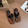Sandalias de meter con cuña estilo francés y hebilla metálica para mujer, calzado de verano para exteriores, nuevo modelo 2026, zapatos pequeños para la playa, sandalias de estilo vacacional