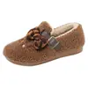Sapatos quentes de inverno femininos 2026, forrados com fleece e espessados, pantufas de pelúcia, estilo slip-on, pantufas de algodão com sola plana para uso interno