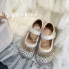 Zapatos Infantiles QQO 2025 Verano Nuevos Zapatos de Cuero Infantiles Zapatos de Princesa Huecos con Pedrería Brillante Suela Suave Zapatos de Boca Baja para Niñas