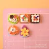 Brinquedo de Comida Simulada Acessórios de Resina Bolo Fofo de Creme e Matcha Enfeites DIY Acessórios de Decoração de Sobremesa Desenho Animado