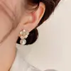 Aretes de Perlas de Camelia Estilo Francés para Mujer, Diseño Popular de Lujo de Nicho, Aretes Florales de Moda con un Toque de Elegancia