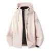 Traje de asalto para exteriores color camello mismo estilo tres en uno para mujer cortavientos impermeable forro de plumón carcasa rígida chaqueta de ropa de montañismo hombre