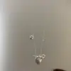 Colar de Morango com Pérolas Lindo Nicho Super Bonito 2026 Novo Estilo Item Quente Toque de Luxo Corrente para Clavícula Feminina