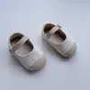 Zapatos para caminar para bebé para hombre y mujer, nuevos de primavera y otoño, de algodón, zapatos nuevos para niño pequeño, zapatos sencillos para bebé niña, antideslizantes