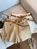 Shorts Brancos com Caimento Solto Estilo Old Money Feminino Roupa Externa 2026 Verão Nova Moda Simples Versátil Linho Calças Casuais