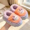 Chinelos de algodão de inverno para crianças, design de desenho animado, quentes e felpudos, antiderrapantes, com sola grossa, adequados para uso pai-filho, chinelos fofos e aconchegantes para bebês e crianças pequenas