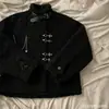 Abrigo Corto de Lana de Cordero con Cuello Alto, Chaqueta de Felpa Retro Millennial Transfronteriza para Mujer, Diseño Único de Cadena con Hebilla Metálica