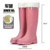 Botas de Chuva Grossas para Mulheres de Comércio Exterior Transfronteiriço, Sapatos Impermeáveis de Cano Alto, Sapatos de Borracha Antiderrapantes e Modernos, Atacado de Fábrica em Yunnan