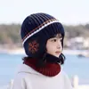 Gorro de Protección para Oídos Infantil Otoño e Invierno Aterciopelado Engrosado Lana Unisex Estudiantes de Primaria Tejido de Copos de Nieve Gorro con Bufanda Set de Dos Piezas