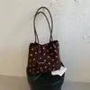 Bolsa de ombro casual estilo coreano ins com bolinhas, moda simples e fresca, bolsa de axila, design de nicho, moderna e estilosa