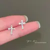 Brincos de Cruz Full Diamond para Mulheres, Simples, Requintados, Compactos Clipes de Osso da Orelha, Versáteis Doces e Cool Estilo Ins Brincos e Brincos Atacado