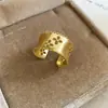 Serenidad de Té Blanco, Anillo Abierto Irregular de Perla Tejido Plegado, Anillo de Dedo Índice de Lujo Ligero de Gama Alta, Accesorio de Mano de Moda