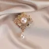 Broche de estilo antiguo nuevo de alta gama ins para mujer estilo chino abanico borla pin de traje cheongsam tapeta de presión corsage al por mayor