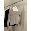 Camiseta de manga larga con cuello en V, patchwork de terciopelo y encaje, estilo coreano minimalista, versátil, corte ajustado y favorecedor para la figura, para mujer, S2399