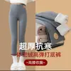 Leggings infantis para outono e inverno, calças infantis de algodão puro espessado, novo estilo 2026, calças quentes de algodão com forro de fleece para bebês meninas