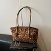 Bolsa Tote Estampa de Leopardo Grande Capacidade Moda Feminina Versátil Ombro Axila Bolsa de Mão Retro Casual Comércio Exterior Transfronteiriço